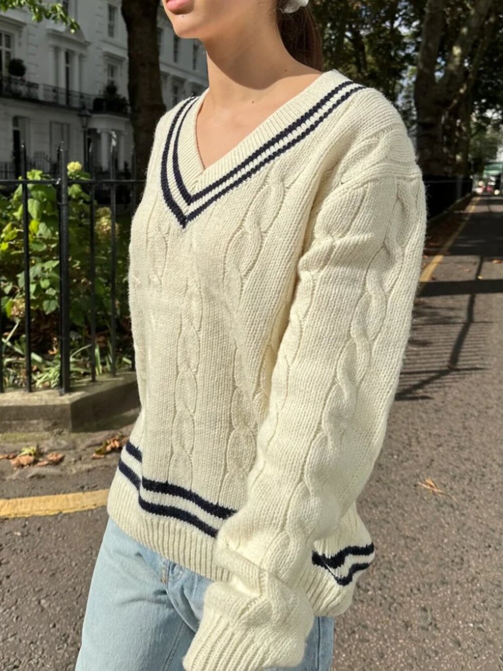 Brandy Melville • Nikki Trimming Wool Cable Knit Off White V-Neck Sweater • OS/L